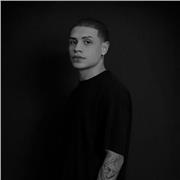 Profesor, DJ y productor musical , titulado con un máster en música, producción musical y mezcla y masterizacion